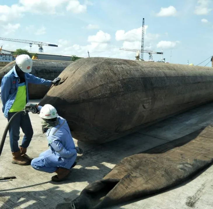 Запуск повітряних куль на кораблі
