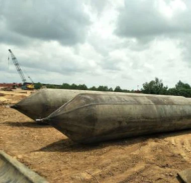 Каучуковий корабель, що запускає повітряну кулю